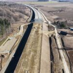 ~km 63+100 Nasyp pod konstrukcję drogi, humusowanie, Zbiornik retencyjny