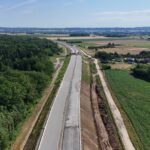 ~km 63+300 Podbudowa zasadnicza z kruszywa, ściek liniowy