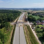 ~km 63+600 Podbudowa zasadnicza z kruszywa, ściek liniowy