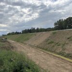widok na skarpę nasypu